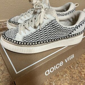 Dolce Vita Women's Woven Black and Cream Sneakers